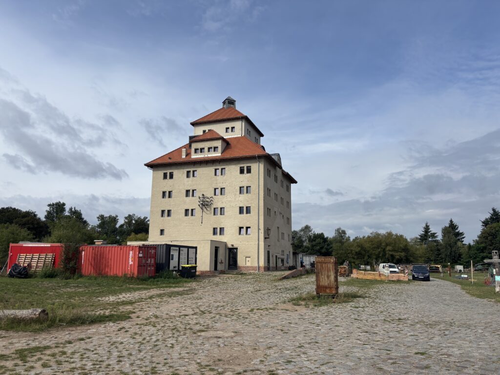 Blick auf den sanierten Kornspeicher.